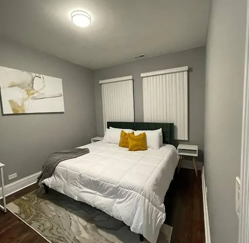 Upscale Westside Of Apartment Chicago
